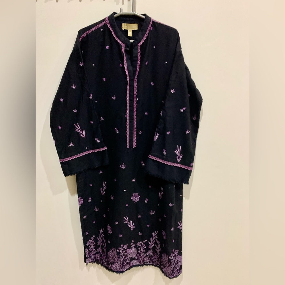 Designer Sobia Nazir Elegant Black Embroidered Women's Winter Dress - Picture 4 of 11